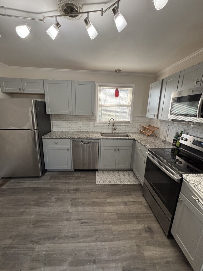 Foto del edificio - 2718 Oakwood Ave