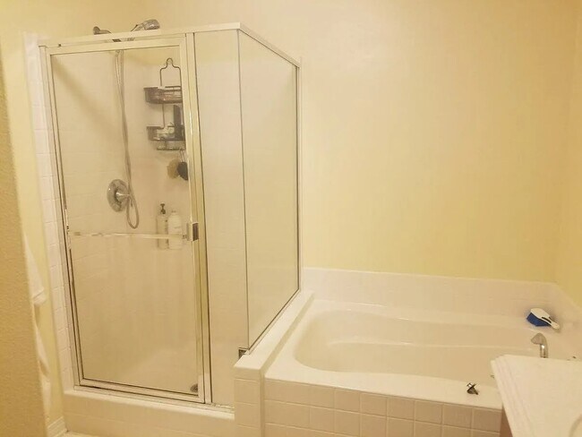 Foto del edificio - 3030 N Torrey Pine Ln