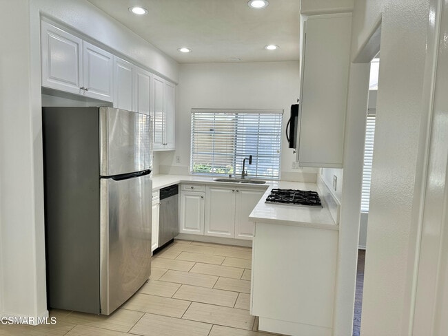 Building Photo - 495 Novara Way