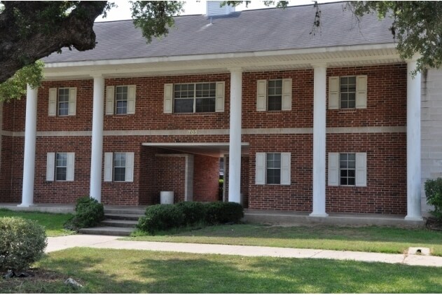 Colonial Manor Apartments Apartments - Yoakum, TX | Apartments.com