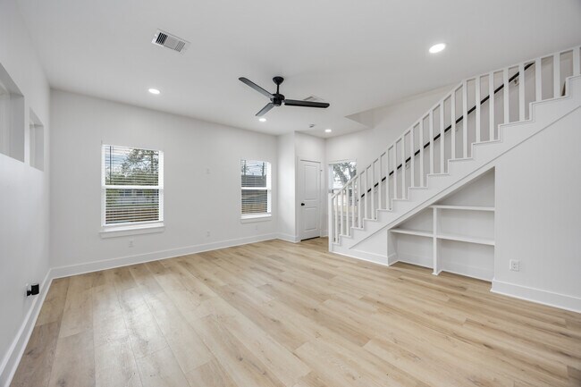 Foto del edificio - 3327 Cornell St