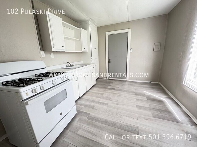 Foto del edificio - 102 Pulaski Dr