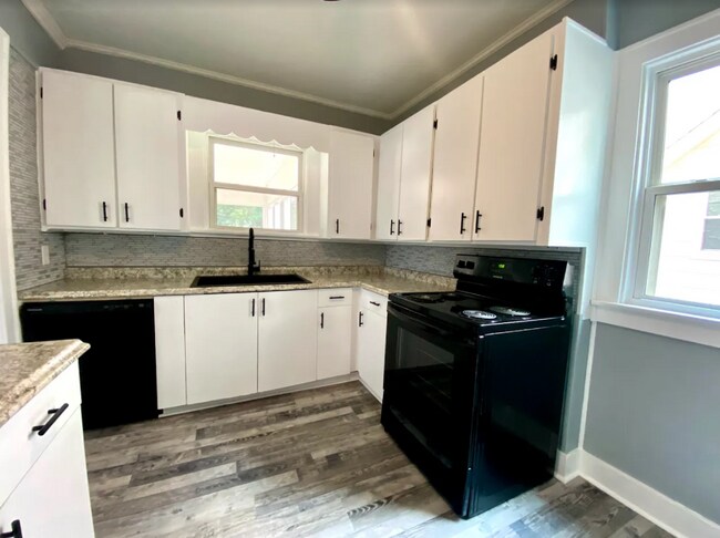 Building Photo - 2041 Mansfield Rd