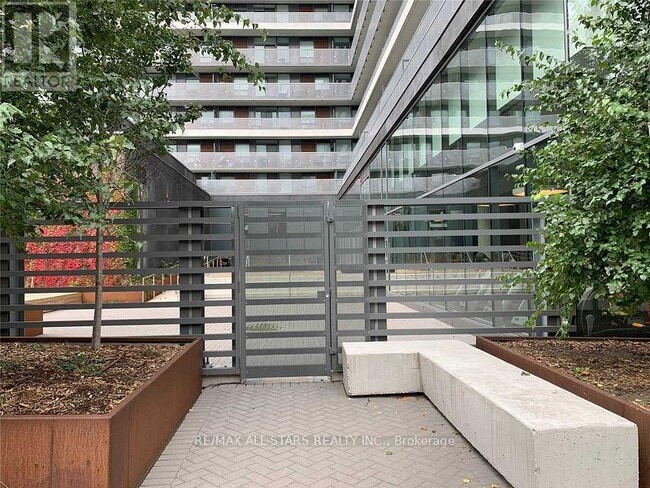 Building Photo - 160 Flemington Rd
