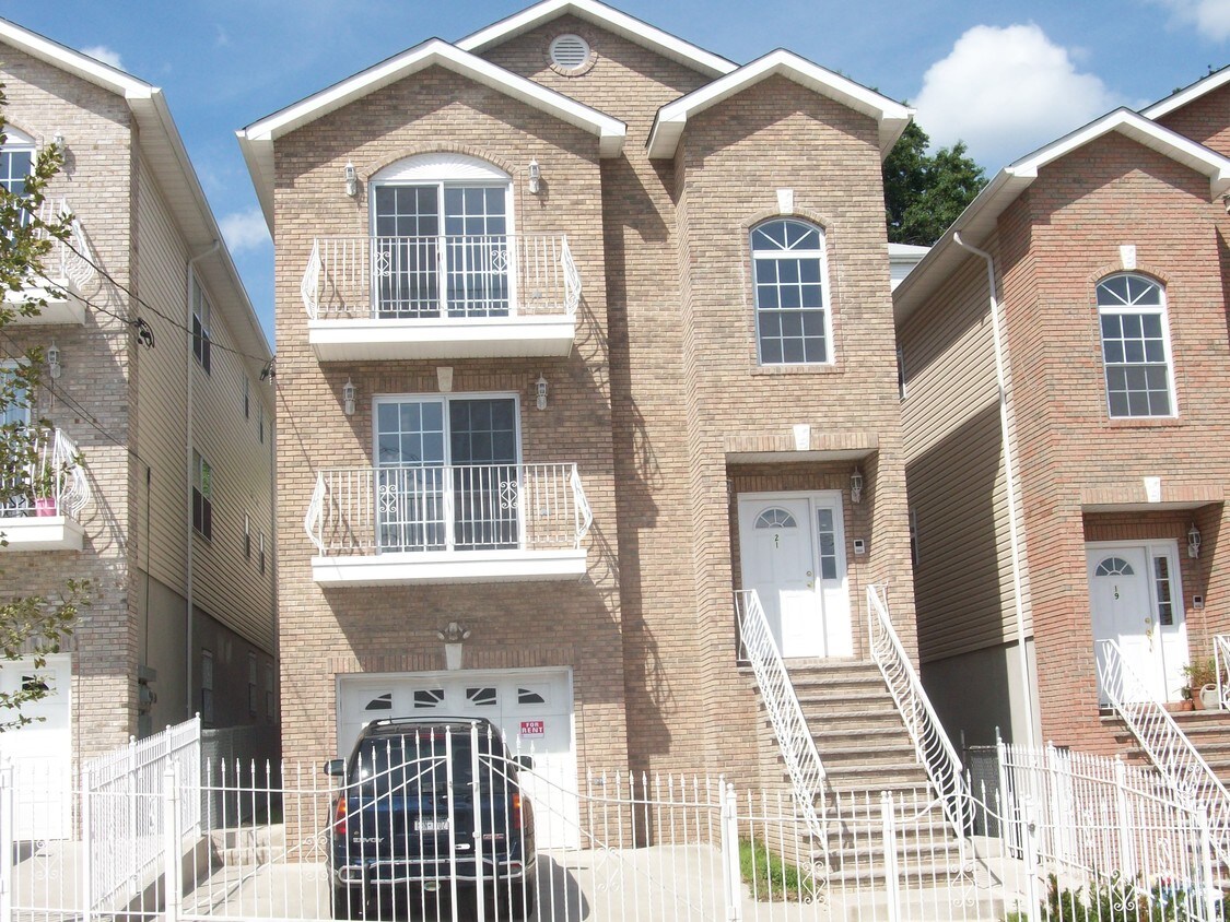 Primary Photo - 21 Chester Ave