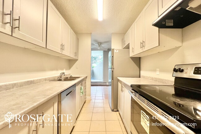 Building Photo - Newly Renovated 3-Bedroom Condo with 1.5 B...