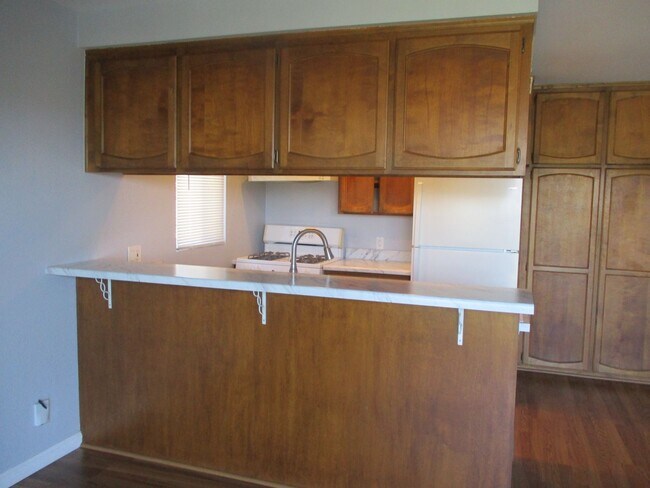 Building Photo - Desirable & Spacious Pt Loma Fully Updated 1 BDR 1 BA Apartment