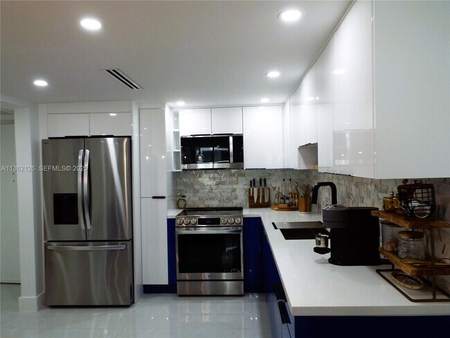 Foto del edificio - 5701 Collins Ave