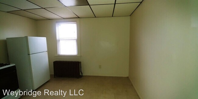 Building Photo - 216 W 70th St