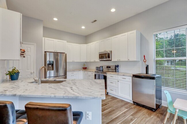 Building Photo - Newly Renovated 3 Bedroom  in Village Gree...