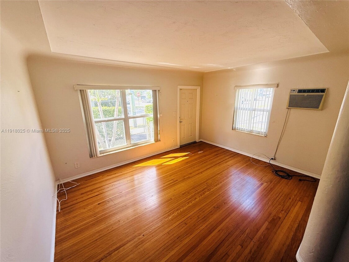 Building Photo - 503 SW 19th Ave