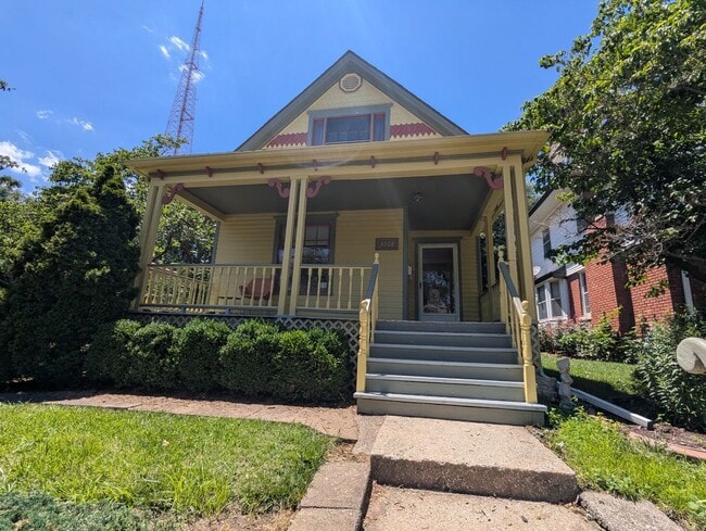 Building Photo - 3008 Oak St