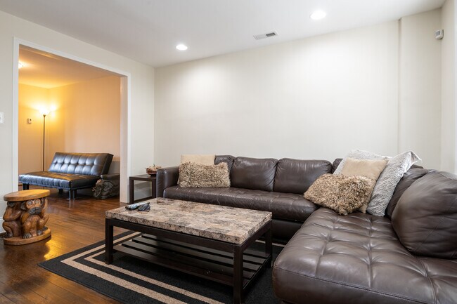 Foto del edificio - 1416 Ridge Pl SE