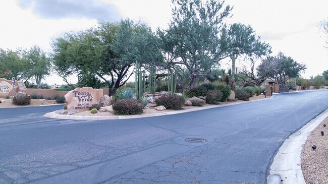 Foto del edificio - 3Bed/2Bath House at Dixileta Ave! $399 MOV...