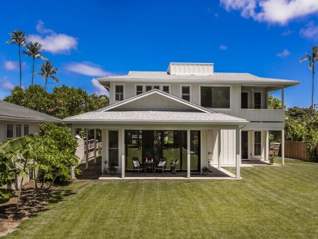 Foto del edificio - Beautiful Tropical Home Close to Beach w/Pool, Yard & AC: Hale Nani Lanikai