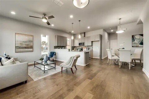 Foto del edificio - 5805 Rivendell Dr