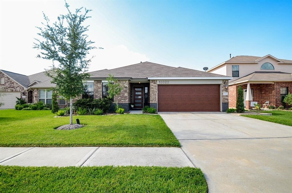 Foto principal - 13322 Chanel Dr