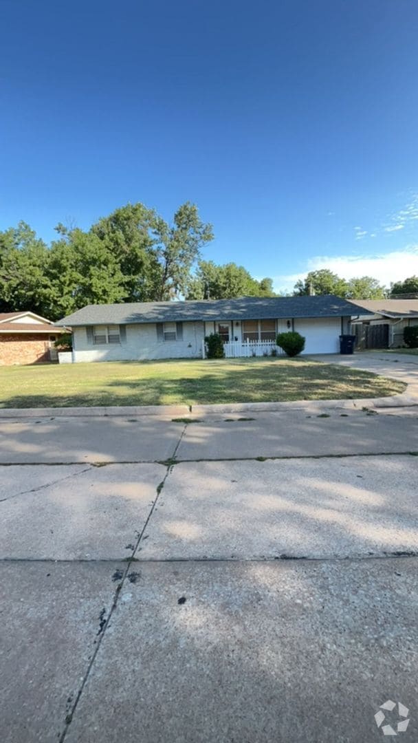 Building Photo - 1810 Pawnee St