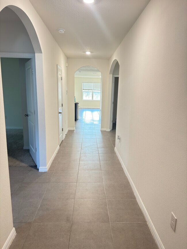 Building Photo - 356 Hickory Course Radl