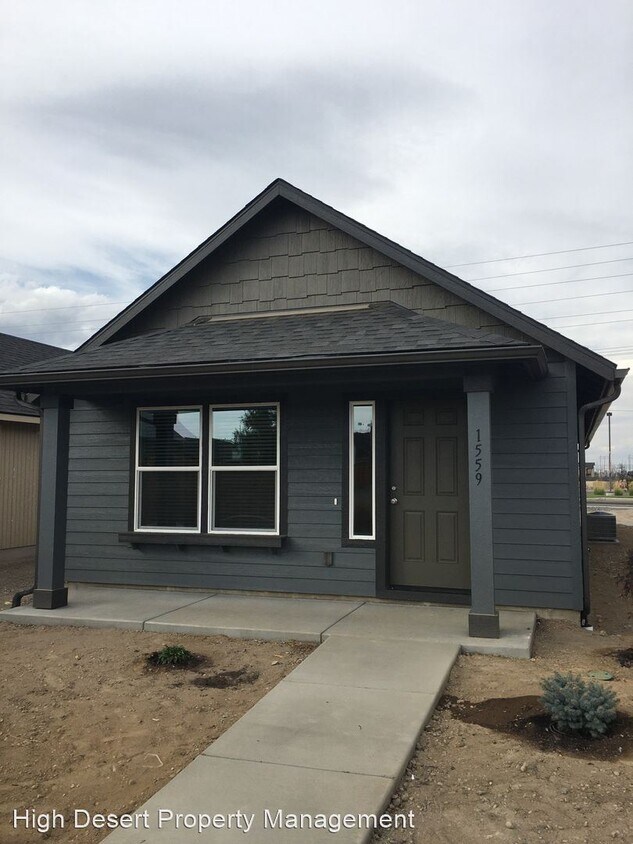 2 br, 1 bath House 1559 SW 36th Lp House Rental in Redmond, OR