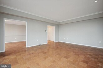 Building Photo - 10401 Grosvenor Pl