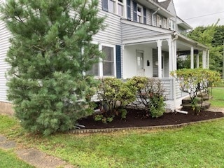 Building Photo - 5 Cayuga Pl