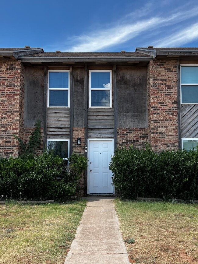 Building Photo - 728 SW 7th Pl
