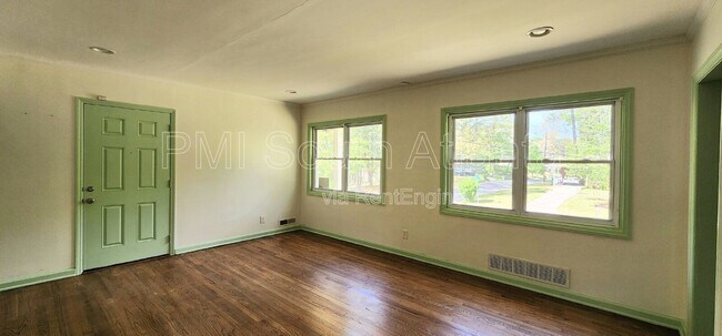 Photo - 804 Brookdale Dr SW House