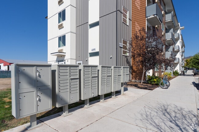 Alternate Building - Majestic Drive Apartments