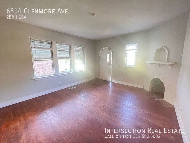 Building Photo - Adorable 2 Bedroom Cottage with Lots of Sp...