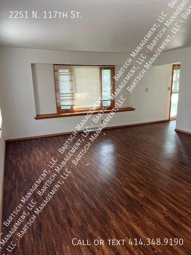 Foto del edificio - 2251 N 117th St