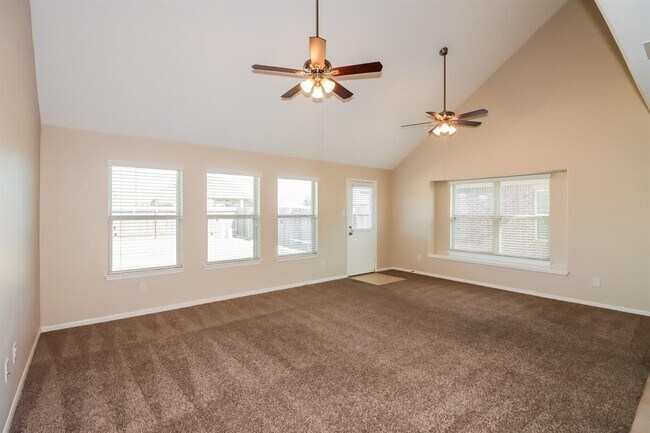 Foto del edificio - 29006 Innes Park Pl