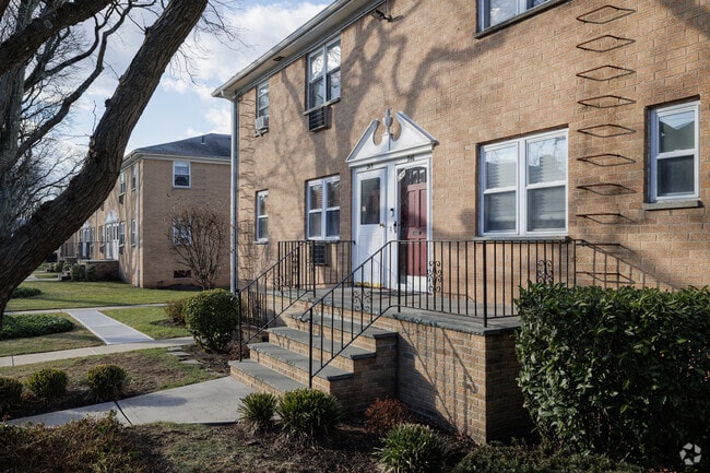 Entrance - Bridgebrooke Condominiums