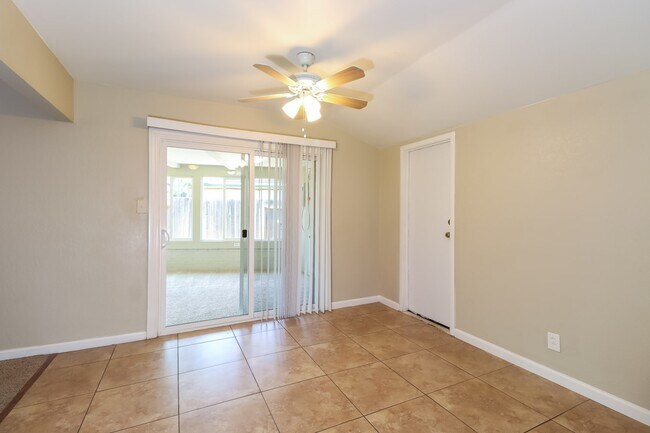Foto del edificio - 10524 Spaulding Way