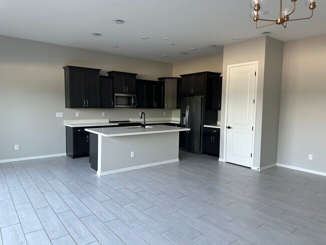 Building Photo - 162 E Markwood Dr