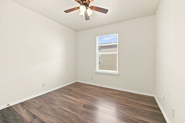 Building Photo - 9130 Dublin Heights