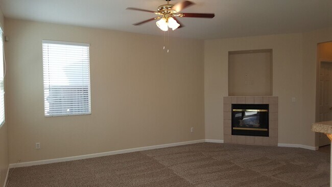 Building Photo - 4 bedroom near Franklin High School