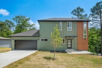 Building Photo - 2 Brightling Ln