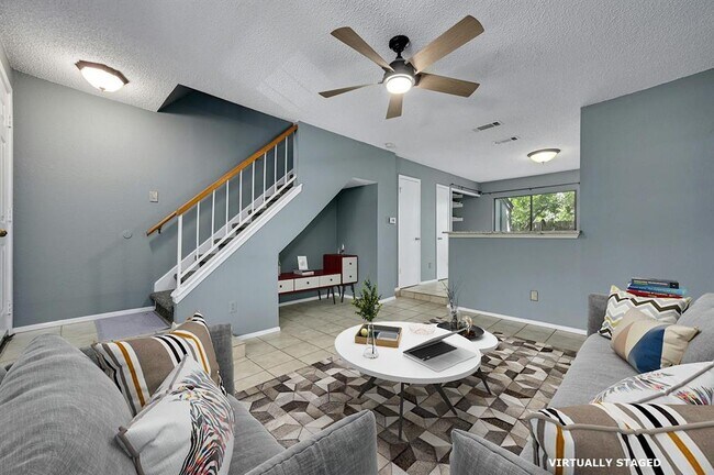 Foto del edificio - 1411 Gracy Farms Ln