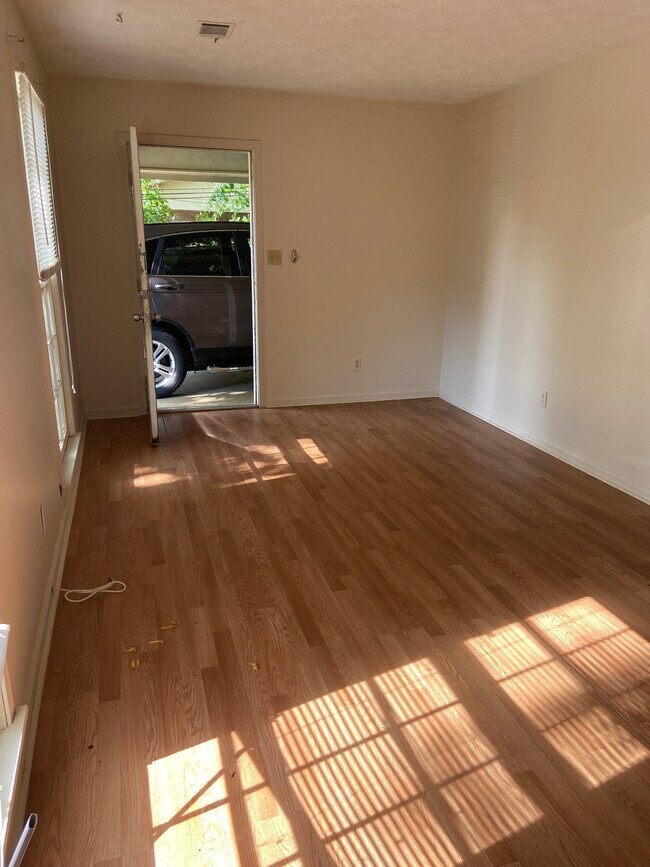 LIVING ROOM ENTRY OFF CARPORT - 507 Chateau Dr SE