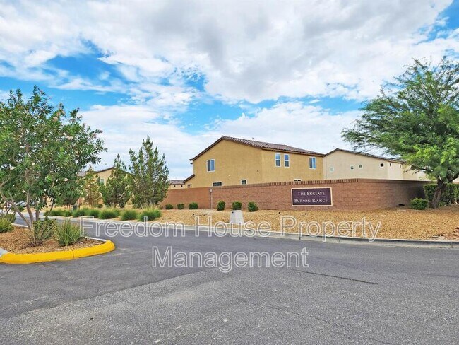 Foto del edificio - 3821 E Weld Ave