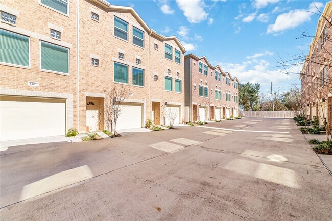 Building Photo - 8705 Bryam St