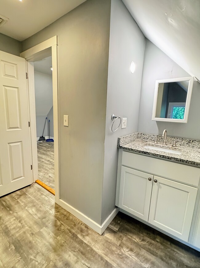 Full Bath - 28 West St