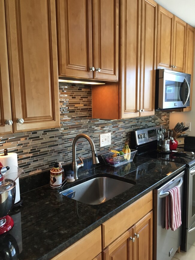 Building Photo - 1331 Chetworth Ct