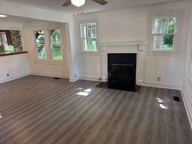 Building Photo - 1 Bedroom 1 Bath Apartment in Greeneville, TN