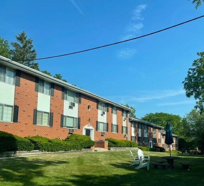 Foto del edificio - 1321 W Main St