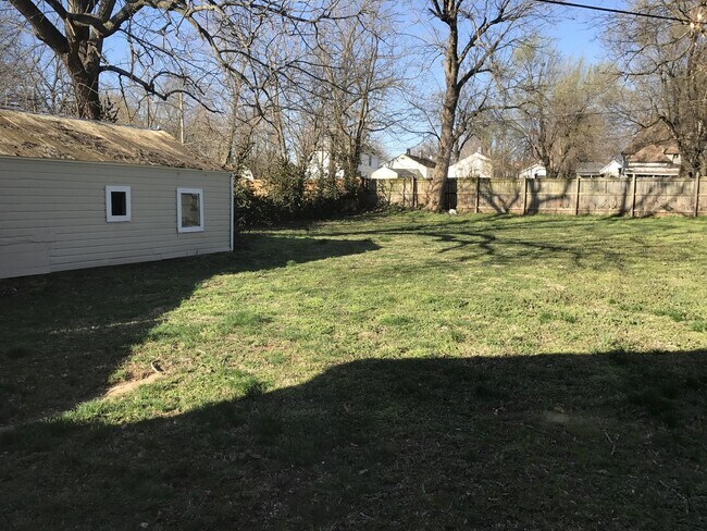 Building Photo - 3 Bedrooms 3 Full Baths!  $995!!!