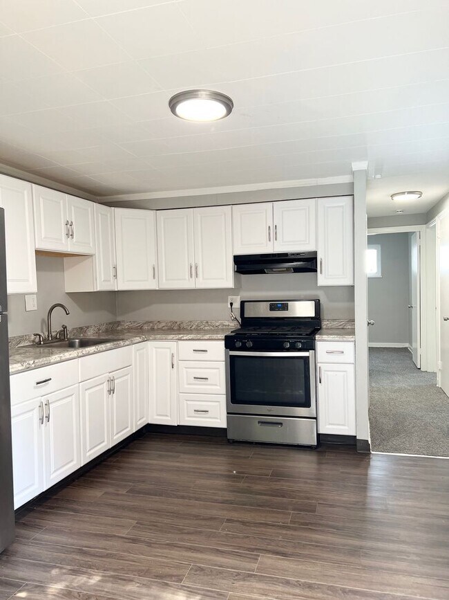 Foto del edificio - Updated 4 Bedroom 2 Bathroom in Swissvale-...