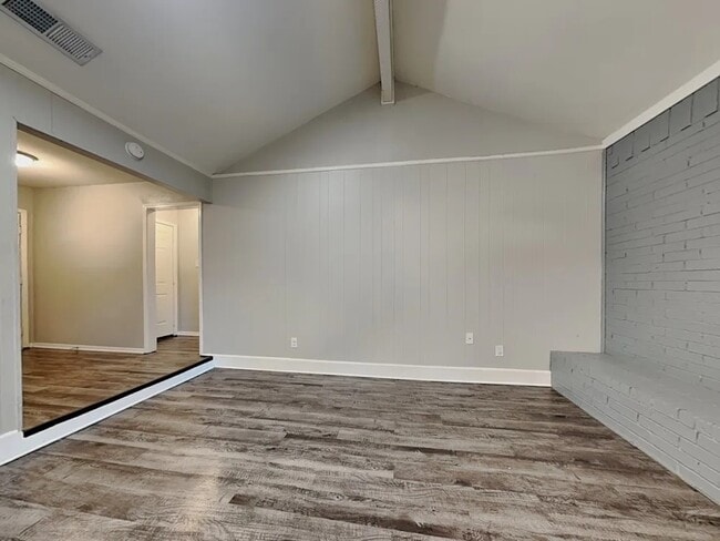 Foto del edificio - 748 James Cir