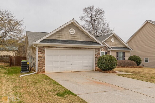 Building Photo - 648 Nine Oaks Cir
